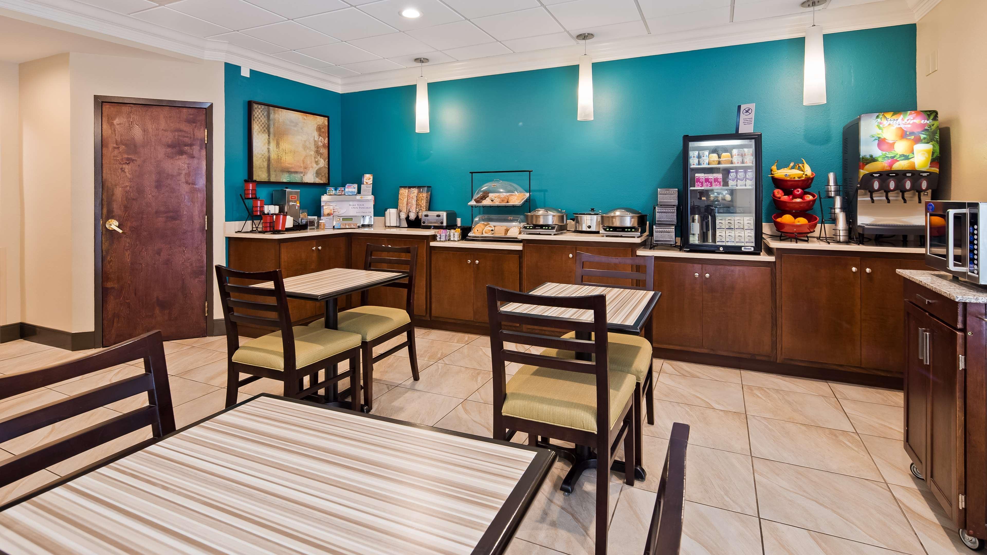 Best Western Eagles Inn Морхед Екстериор снимка