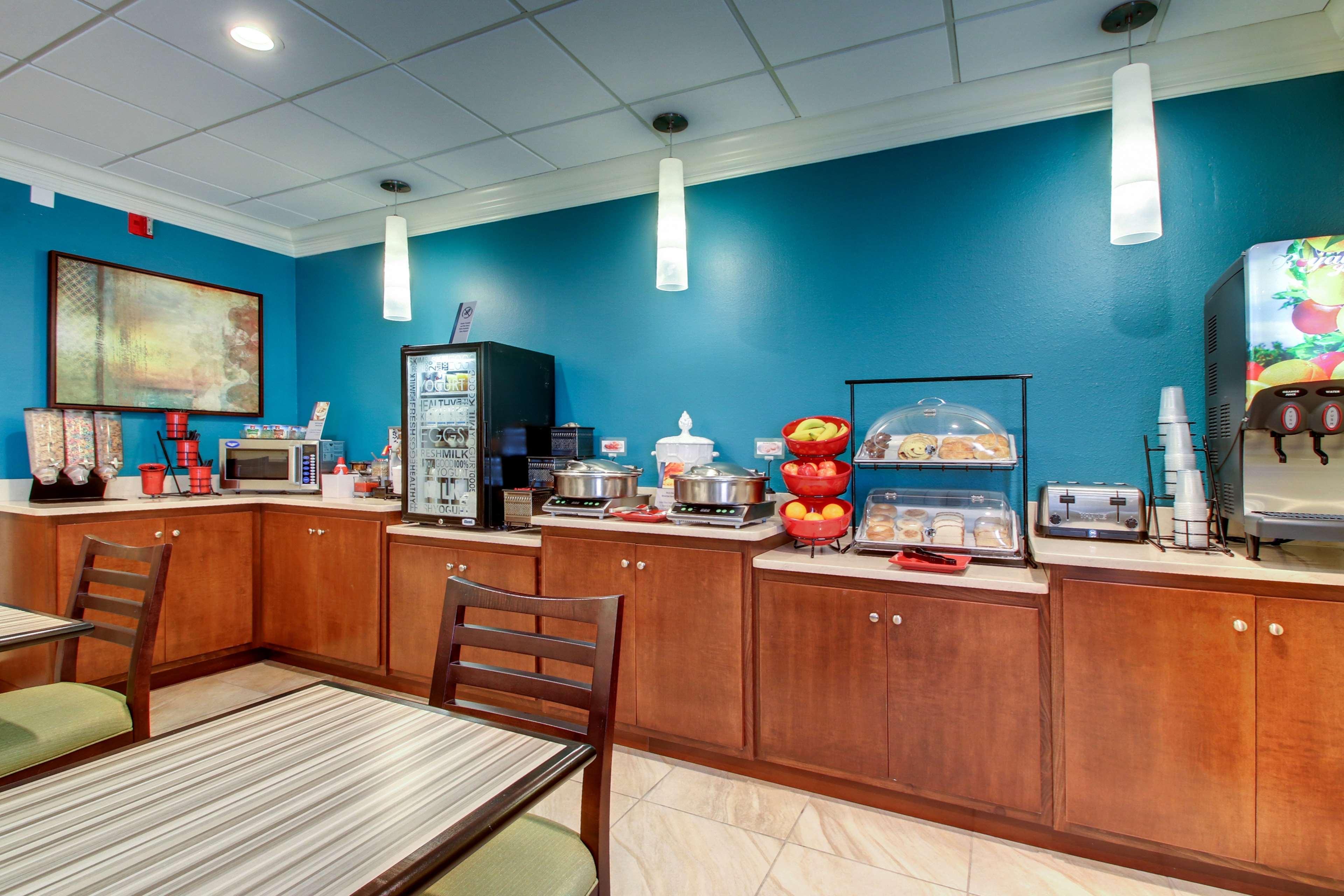 Best Western Eagles Inn Морхед Екстериор снимка