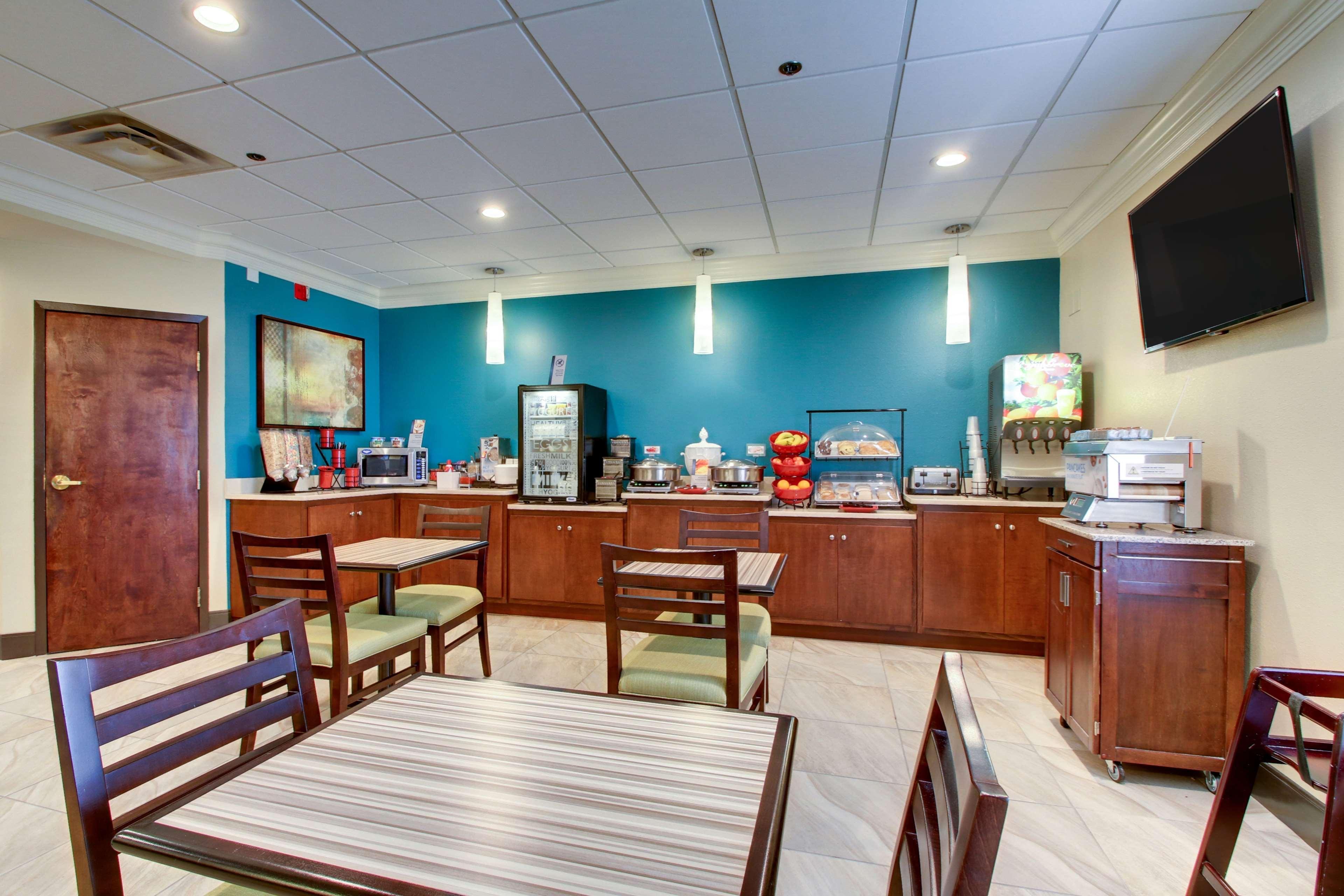 Best Western Eagles Inn Морхед Екстериор снимка