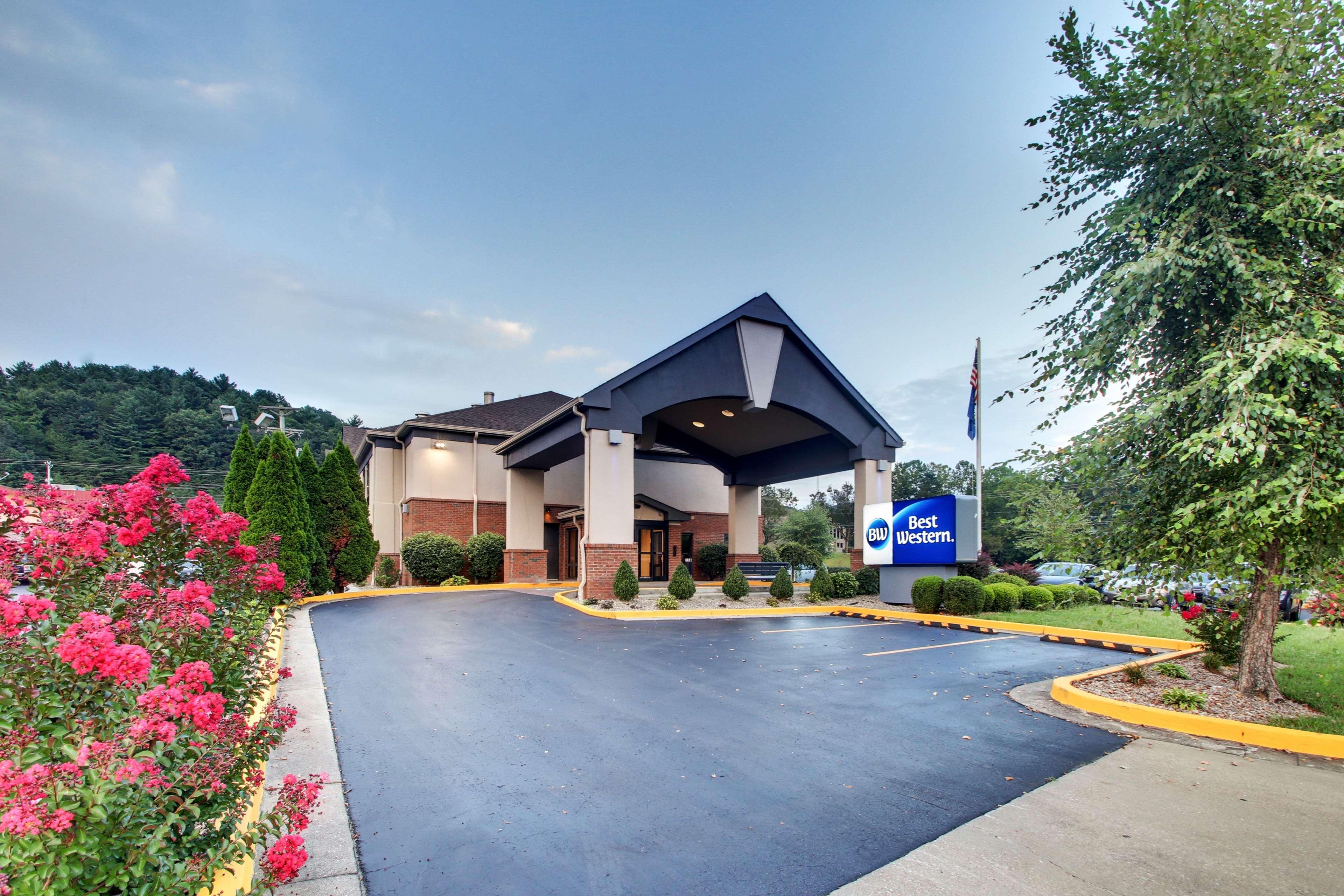 Best Western Eagles Inn Морхед Екстериор снимка